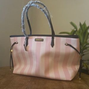 The Victoria’s Secret Getaway Travel Tote 🎀 NWT